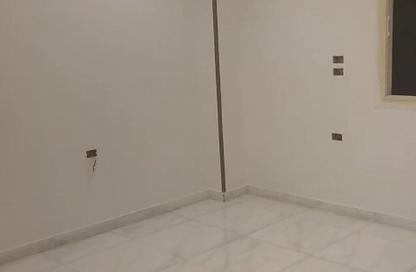شقة - 3 غرف نوم - 2 حمامات للايجار في شارع الجزيرة - المستثمرين الجنوبية - مدينة القاهرة الجديدة - القاهرة