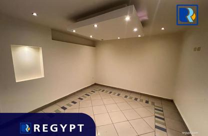 Office Space - Studio - 6 Bathrooms for rent in Cornish El Nile St. - Maadi - Hay El Maadi - Cairo
