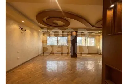 شقة - 4 غرف نوم - 2 حمامات للبيع في شارع الفواكه - الدقي - الجيزة