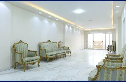 Apartment - 3 Bedrooms - 2 Bathrooms for sale in Zaki Badawi Mohammed St. - Bolkly - Hay Sharq - Alexandria