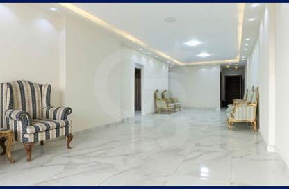 Apartment - 3 Bedrooms - 2 Bathrooms for sale in Zaki Badawi Mohammed St. - Bolkly - Hay Sharq - Alexandria
