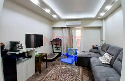 شقة - 4 غرف نوم - 2 حمامات للبيع في شارع رشدي - رشدي - حي شرق - الاسكندرية