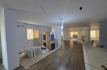 Office Space - Studio - 4 Bathrooms for rent in Zahraa El Maadi - Hay El Maadi - Cairo