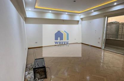 شقة - 4 غرف نوم - 3 حمامات للايجار في شارع عبد المنعم رياض - المهندسين - الجيزة شقة - 4 غرف نوم - 3 حمامات للايجار في شارع عبد المنعم رياض - المهندسين - الجيزة