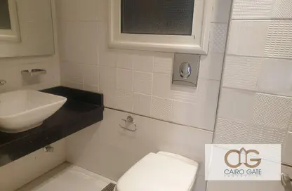 شقة - 3 غرف نوم - 3 حمامات للايجار في شارع الكامل محمد - الزمالك - القاهرة