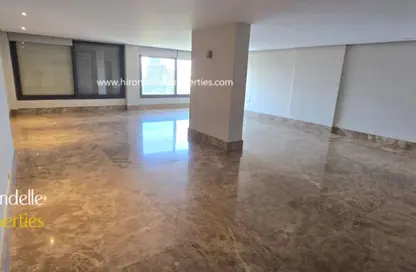 شقة - 4 غرف نوم - 3 حمامات للايجار في شارع حسن عاصم - الزمالك - القاهرة