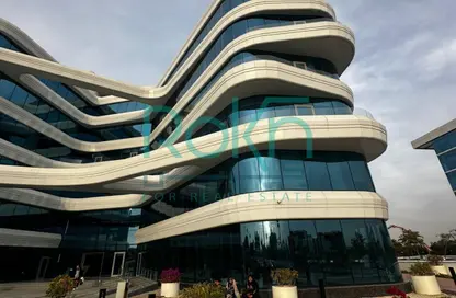 مساحات مكتبية - 8 غرف نوم - 2 حمامات للايجار في القرية الذكية - طريق مصر اسكندرية الصحراوي - مدينة 6 أكتوبر - الجيزة