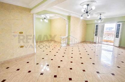 Apartment - 4 Bedrooms - 2 Bathrooms for sale in Camp Chezar - Hay Wasat - Alexandria