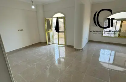 شقة - 3 غرف نوم - 2 حمامات للبيع في المجاورة السادسة - المنطقة التاسعة - مدينة الشروق - القاهرة