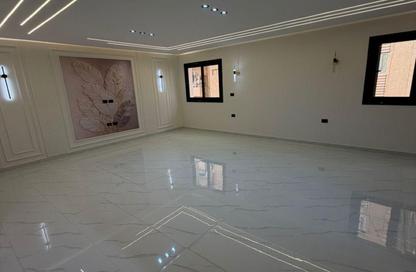 Apartment - 3 Bedrooms - 3 Bathrooms for sale in Al Hay Al Thalith St. - 3rd District - 6 October City - Giza