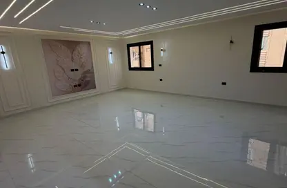 Apartment - 3 Bedrooms - 3 Bathrooms for sale in Al Hay Al Thalith St. - 3rd District - 6 October City - Giza