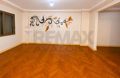 Apartment - 2 Bedrooms - 2 Bathrooms for rent in Ahmed Shawky St. - Roushdy - Hay Sharq - Alexandria