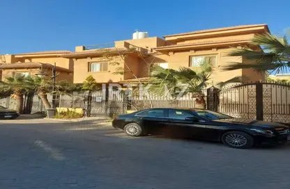 فيلا - 6 غرف نوم - 6 حمامات للبيع في مون فالي - المستثمرين الجنوبية - مدينة القاهرة الجديدة - القاهرة