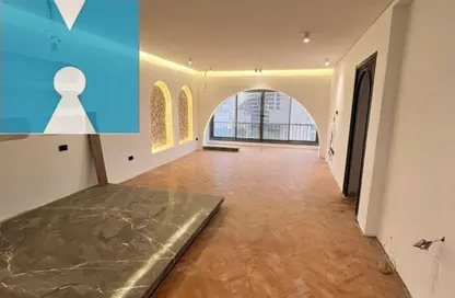 شقة - 3 غرف نوم - 2 حمامات للبيع في الدقي - الجيزة شقة - 3 غرف نوم - 2 حمامات للبيع في الدقي - الجيزة