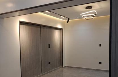 Apartment - 3 Bedrooms - 2 Bathrooms for sale in Tawfik Ahmed Al Bakry St. - 6th Zone - Nasr City - Cairo