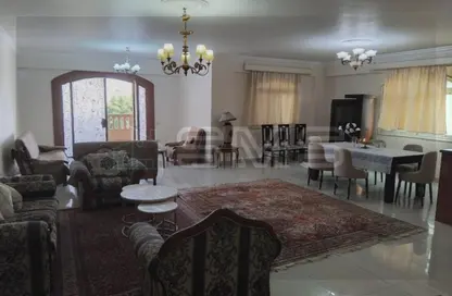 فيلا - 7 غرف نوم - 8 حمامات للايجار في شرق الاكاديمية - مدينة القاهرة الجديدة - القاهرة