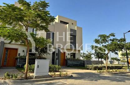 Townhouse - 5 Bedrooms - 5 Bathrooms for sale in Eastshire compound - 5th Settlement Compounds - The 5th Settlement - New Cairo City - Cairo