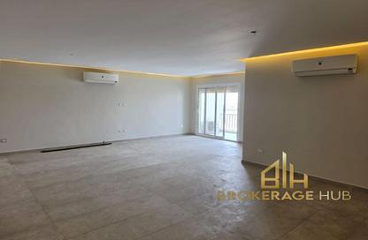 Apartment - 3 Bedrooms - 3 Bathrooms for rent in Garden Residence - Hyde Park - New Cairo City - Cairo