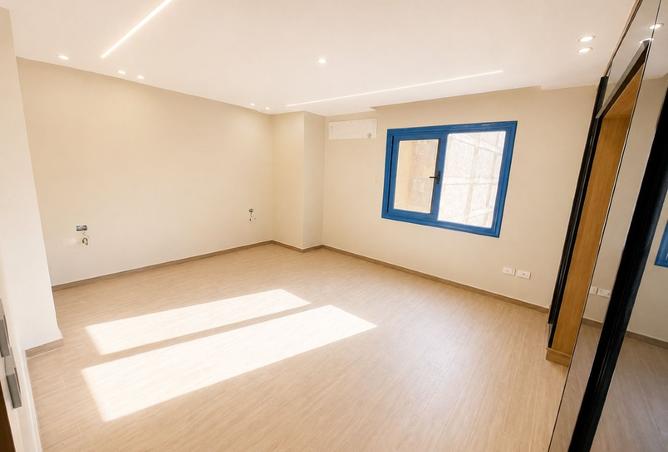 98008985 - Property Image 3