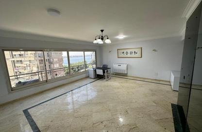 Office Space - 3 Bedrooms - 3 Bathrooms for rent in Cornish El Nile St. - Maadi - Hay El Maadi - Cairo