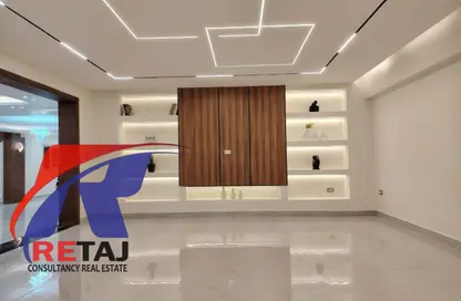 شقة - 4 غرف نوم - 3 حمامات للايجار في شارع عباس العقاد - المنطقة الأولى - مدينة نصر - القاهرة