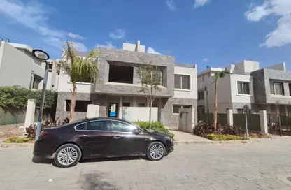 Villa - 4 Bedrooms - 3 Bathrooms for sale in Sun Capital - Fayoum Desert road - 6 October City - Giza