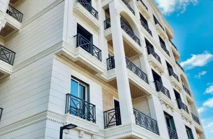 Apartment - 3 Bedrooms - 3 Bathrooms for sale in Ard Al Mokhabarat - Hadayek October - 6 October City - Giza