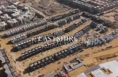 Townhouse - 3 Bedrooms - 4 Bathrooms for sale in Eastshire compound - 5th Settlement Compounds - The 5th Settlement - New Cairo City - Cairo