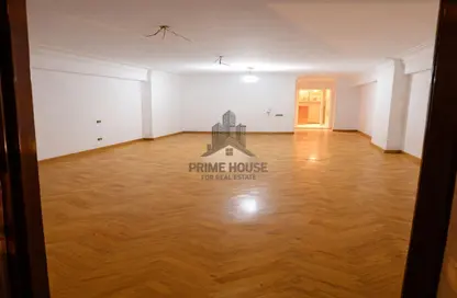 Apartment - 3 Bedrooms - 2 Bathrooms for sale in Abdel Salam Aref St. - Laurent - Hay Sharq - Alexandria