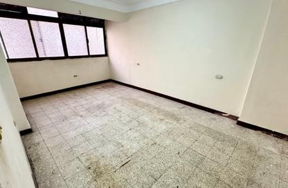 شقة - 3 - 1 للايجار في شارع محطة شدس - جناكليس - حي شرق - الاسكندرية