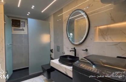 شقة - 3 غرف نوم - 2 حمامات للبيع في شارع أحمد عرابي - المهندسين - الجيزة