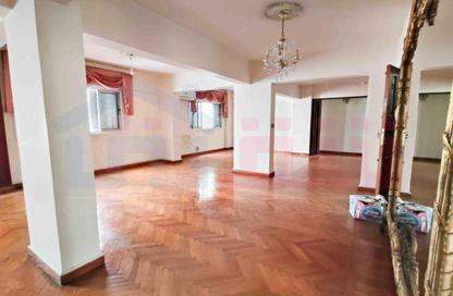 Apartment - 5 Bedrooms - 3 Bathrooms for sale in Laurent - Hay Sharq - Alexandria