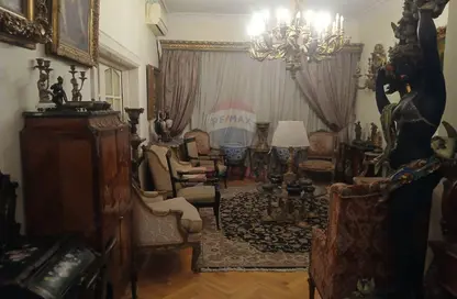 Apartment - 3 Bedrooms - 2 Bathrooms for sale in Garden City St. - Garden City - Cairo