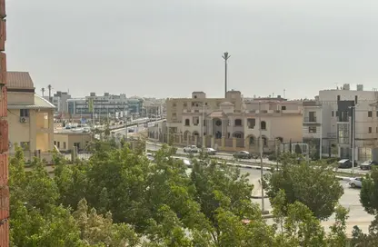 شقة - 3 غرف نوم - 2 حمامات للبيع في المجاورة الاولي - الحي الثامن - مدينة الشروق - القاهرة