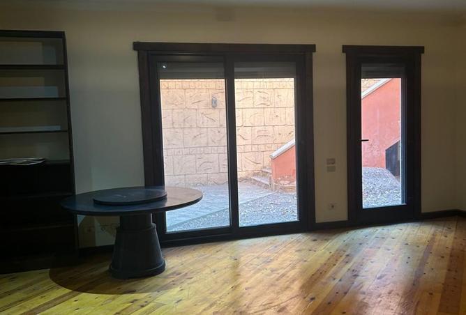 104042000 - Property Image 2