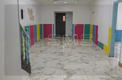 دوبلكس - 6 غرف نوم - 3 حمامات للايجار في شارع مصعب بن عمير - المنطقة ه - حى جنوب الاكايمية - مدينة القاهرة الجديدة - القاهرة