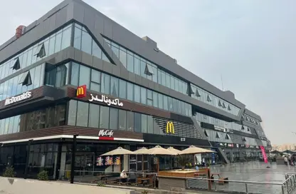 Shop - Studio - 2 Bathrooms for sale in The Gate Plaza Mall - 10th District - Sheikh Zayed City - Giza