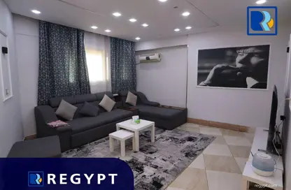 Apartment - 2 Bedrooms - 1 Bathroom for rent in Taha Hussein St. - Zamalek - Cairo