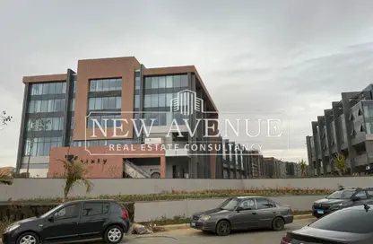Office Space - 3 Bedrooms - 1 Bathroom for sale in Three Sixty - 5th Settlement Compounds - The 5th Settlement - New Cairo City - Cairo