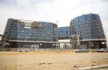 Shop - Studio - 2 Bathrooms for sale in 6ixty iconic tower - Financial District - New Capital City - Cairo