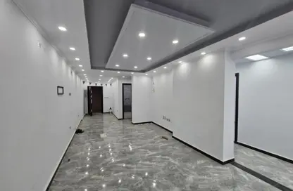 Office Space - Studio - 2 Bathrooms for rent in Zahraa El Maadi - Hay El Maadi - Cairo