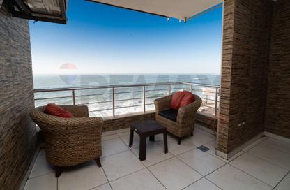 Apartment - 3 Bedrooms - 2 Bathrooms for sale in Al Geish Road - Camp Chezar - Hay Wasat - Alexandria