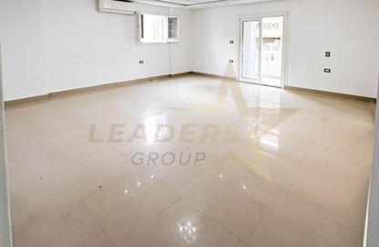 Apartment - 3 Bedrooms - 2 Bathrooms for sale in Mahmoud Al Essawy St. - Miami - Hay Awal El Montazah - Alexandria