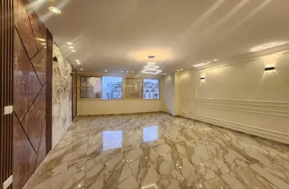 Apartment - 3 Bedrooms - 3 Bathrooms for sale in Al Nile  St. - Giza District - Ganoub El Giza - Giza