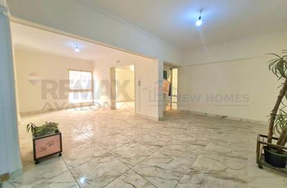 Apartment - 2 Bedrooms - 2 Bathrooms for sale in Mustafa Kamel - Hay Sharq - Alexandria