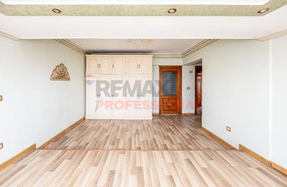 Apartment - 4 Bedrooms - 3 Bathrooms for sale in Abdel Salam Aref St. - Laurent - Hay Sharq - Alexandria Apartment - 4 Bedrooms - 3 Bathrooms for sale in Abdel Salam Aref St. - Laurent - Hay Sharq - Alexandria