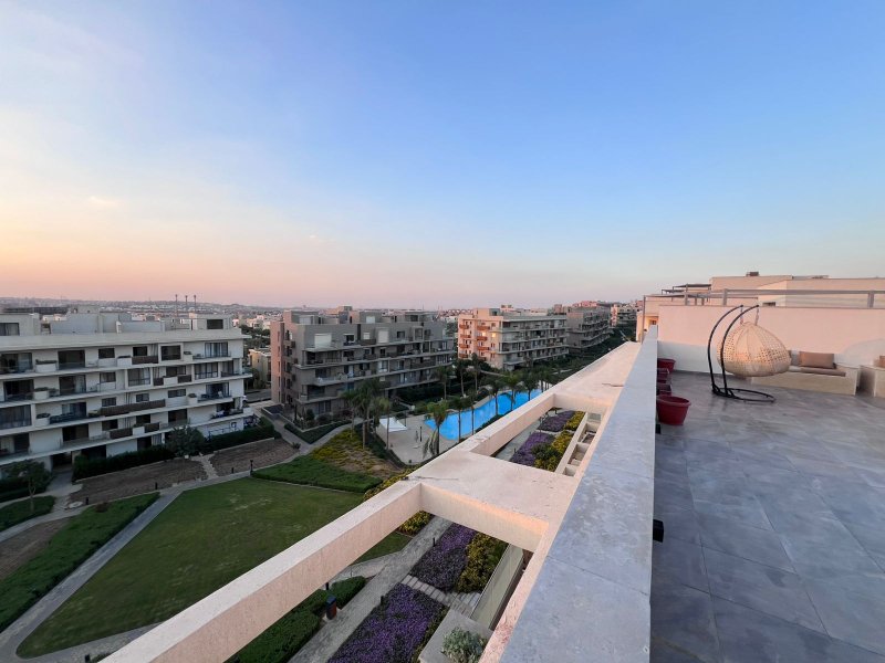 For Rent 1BR Studio | With Roof | V Residences
