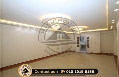 Apartment - 4 Bedrooms - 3 Bathrooms for rent in Shaarawy St. - Laurent - Hay Sharq - Alexandria