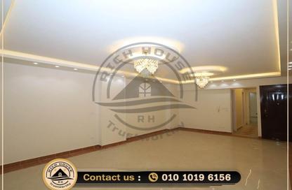 Apartment - 4 Bedrooms - 3 Bathrooms for rent in Shaarawy St. - Laurent - Hay Sharq - Alexandria