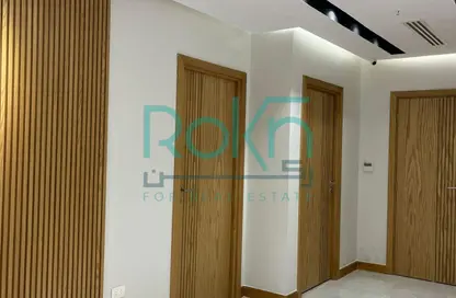 عيادة - 2 غرف نوم - 1 حمام للايجار في بارك ستريت - محور 26 يوليو - الشيخ زايد - الجيزة